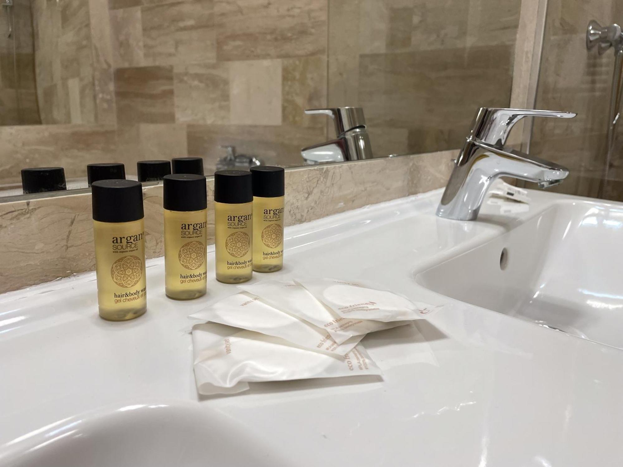 Hotel Reverie - Dependance, Check-In At Metropolitan Star ブラチスラヴァ エクステリア 写真