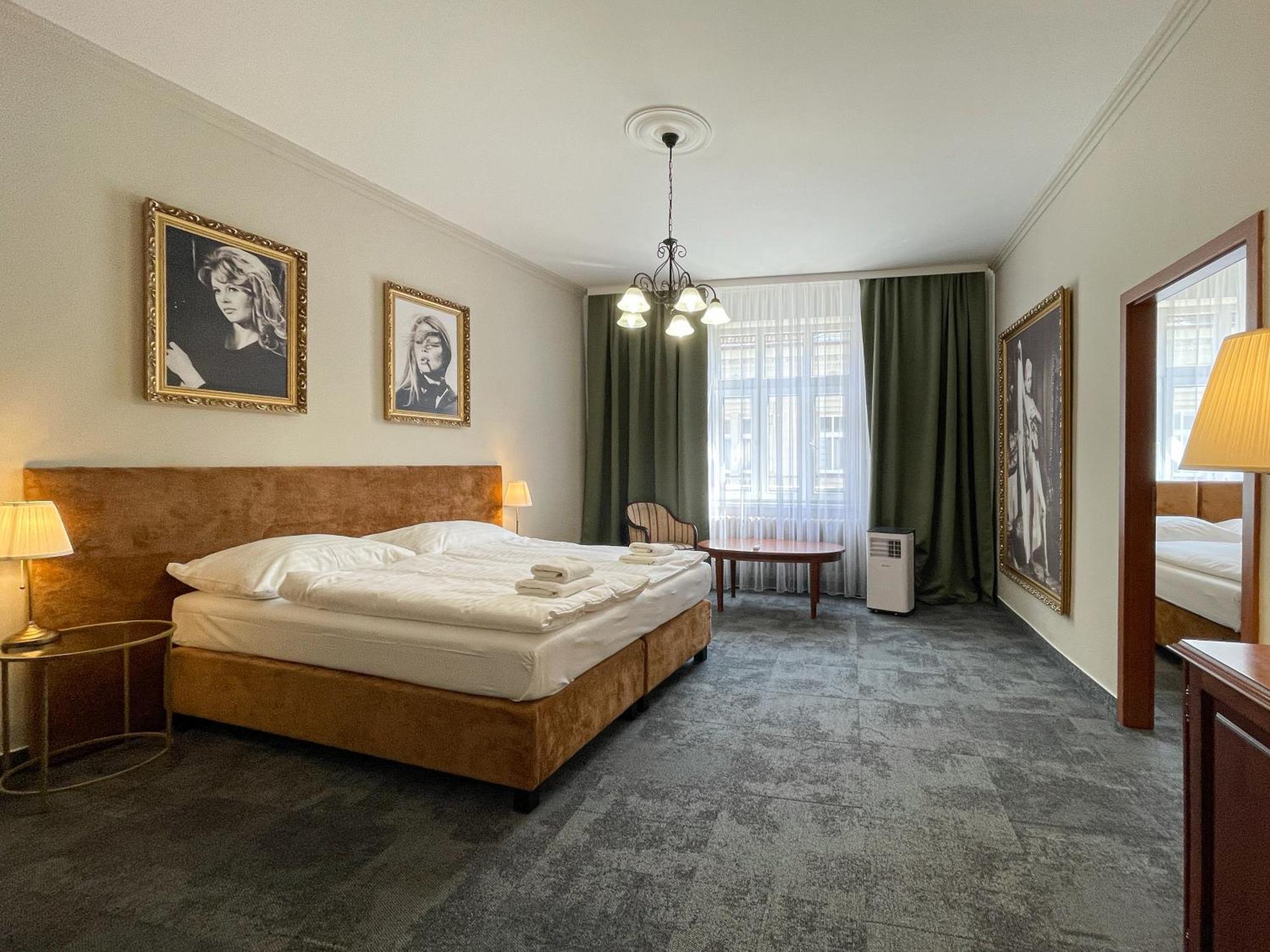 Hotel Reverie - Dependance, Check-In At Metropolitan Star ブラチスラヴァ エクステリア 写真