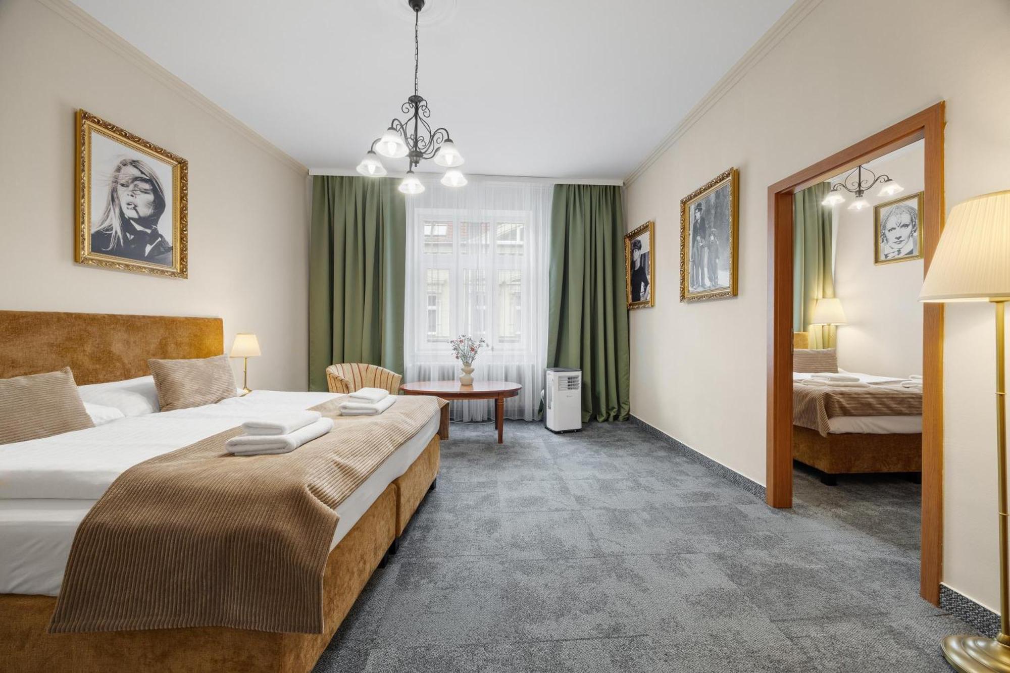 Hotel Reverie - Dependance, Check-In At Metropolitan Star ブラチスラヴァ エクステリア 写真
