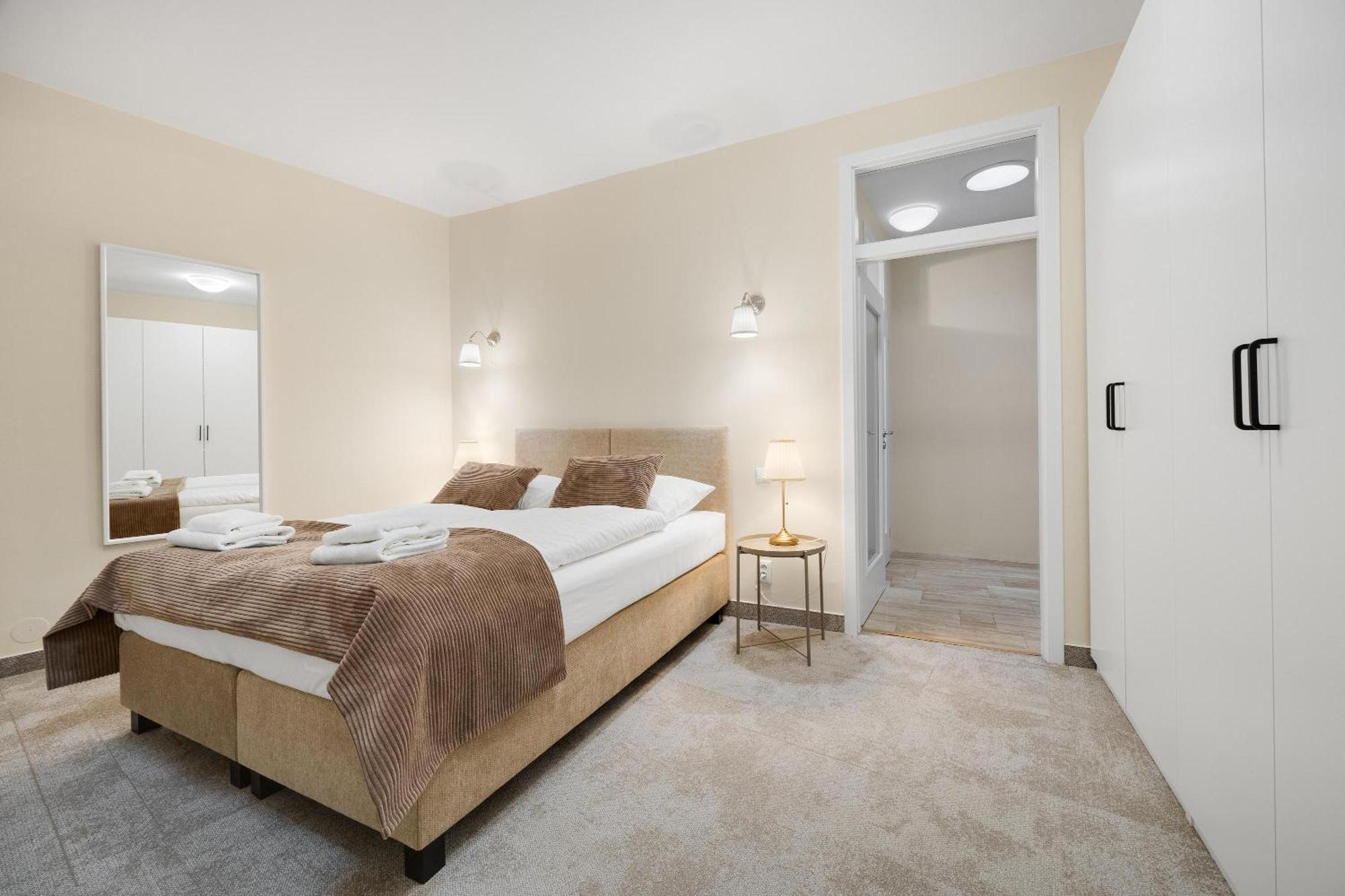 Hotel Reverie - Dependance, Check-In At Metropolitan Star ブラチスラヴァ エクステリア 写真