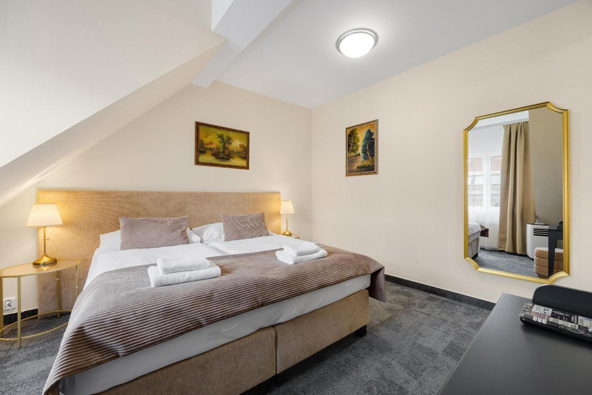 Hotel Reverie - Dependance, Check-In At Metropolitan Star ブラチスラヴァ エクステリア 写真