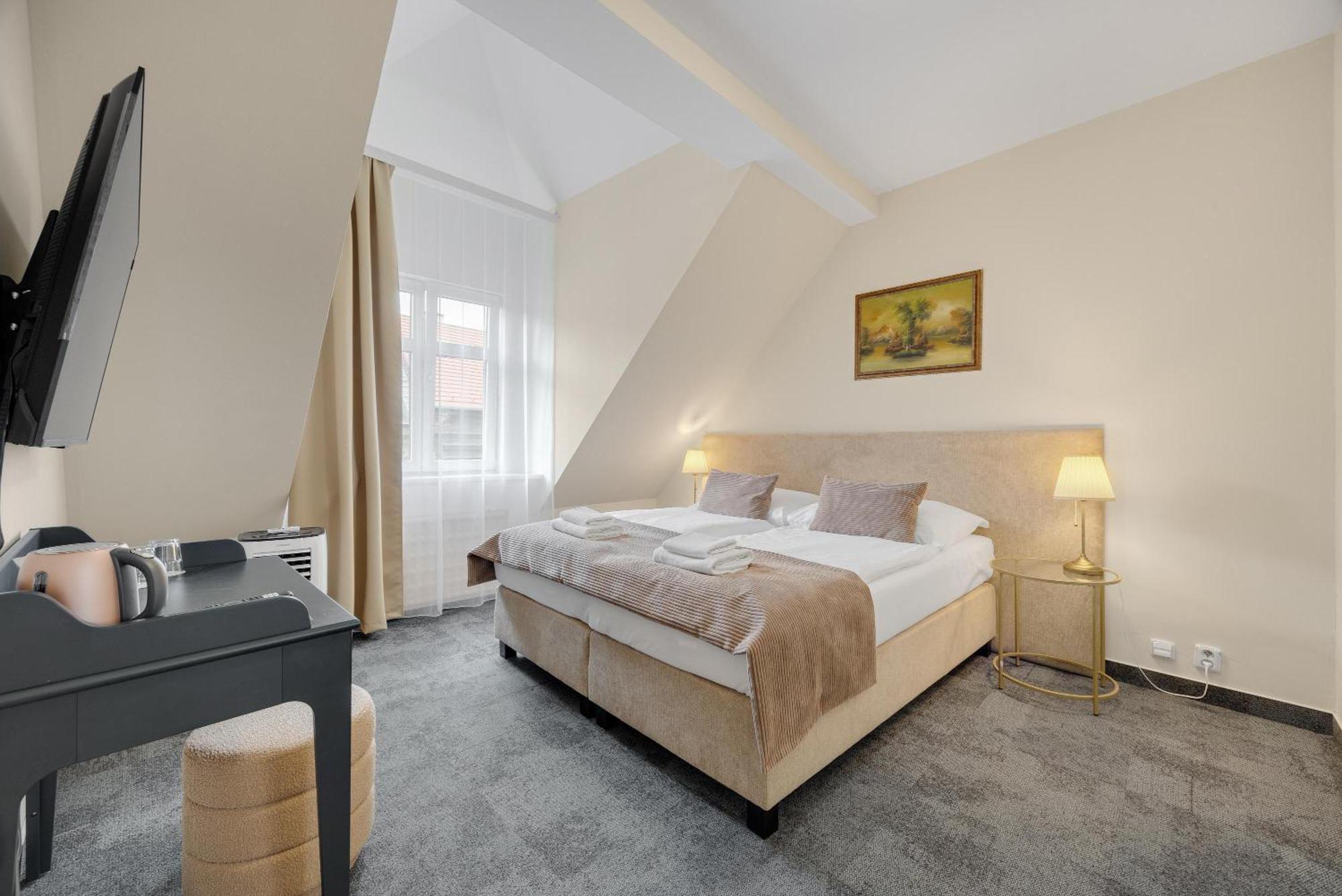 Hotel Reverie - Dependance, Check-In At Metropolitan Star ブラチスラヴァ エクステリア 写真
