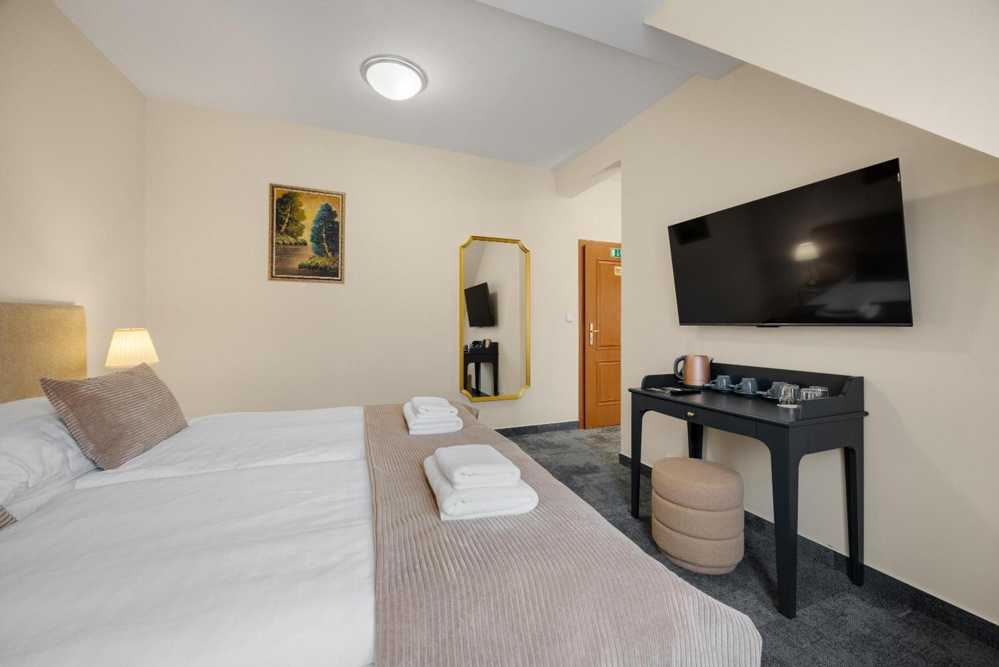 Hotel Reverie - Dependance, Check-In At Metropolitan Star ブラチスラヴァ エクステリア 写真