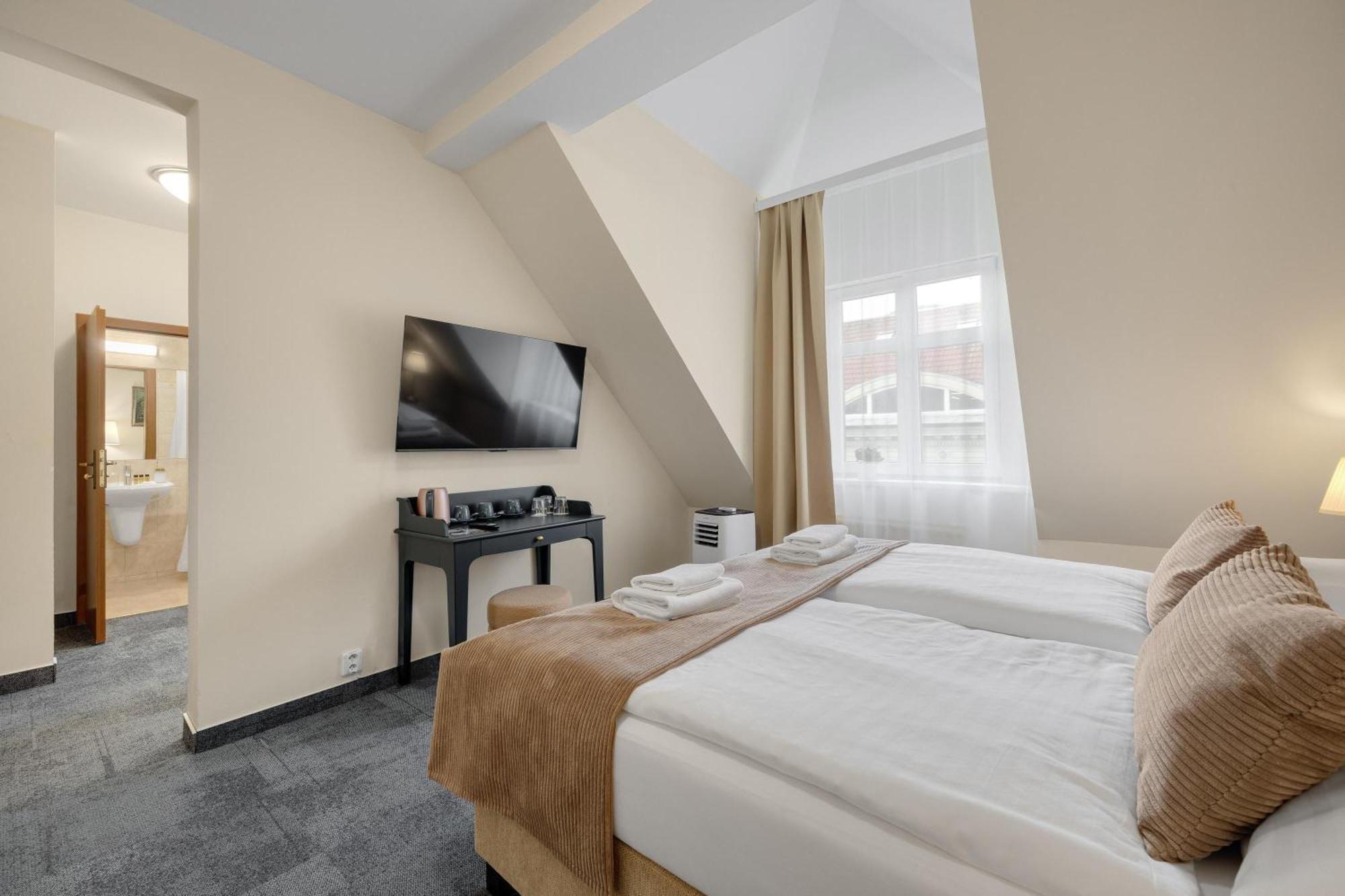 Hotel Reverie - Dependance, Check-In At Metropolitan Star ブラチスラヴァ エクステリア 写真