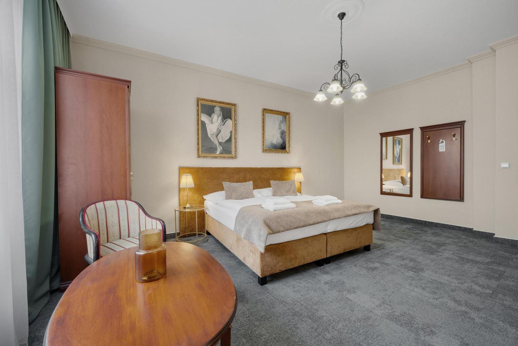 Hotel Reverie - Dependance, Check-In At Metropolitan Star ブラチスラヴァ エクステリア 写真
