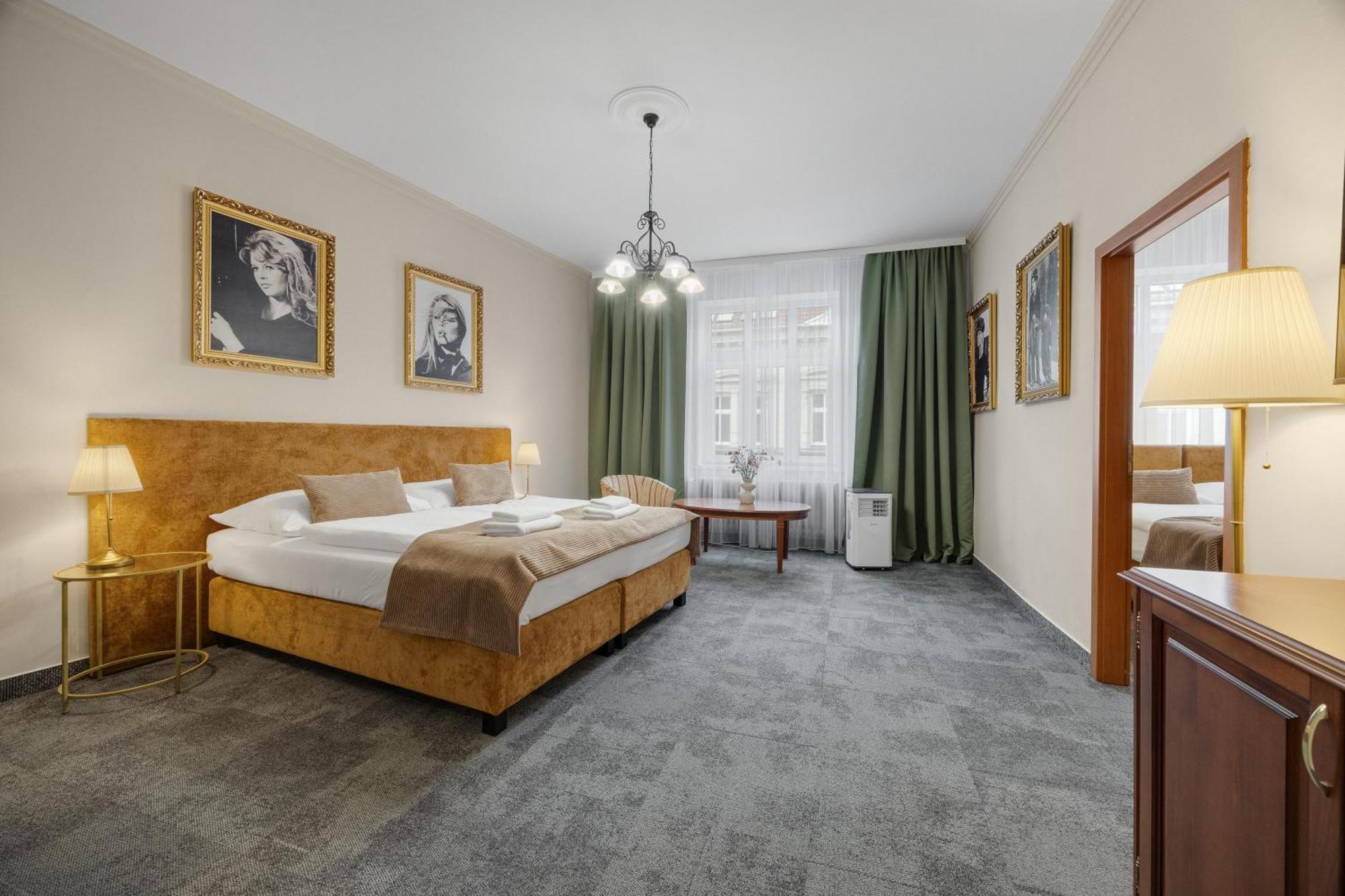 Hotel Reverie - Dependance, Check-In At Metropolitan Star ブラチスラヴァ エクステリア 写真