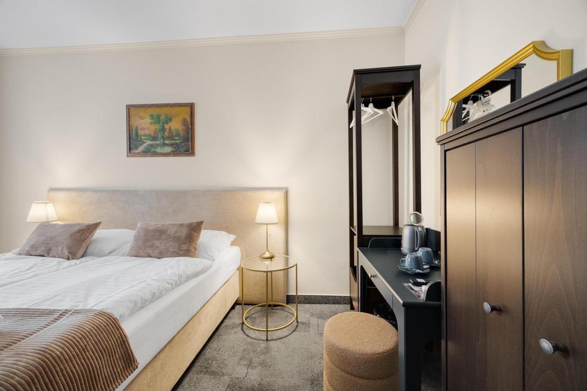 Hotel Reverie - Dependance, Check-In At Metropolitan Star ブラチスラヴァ エクステリア 写真