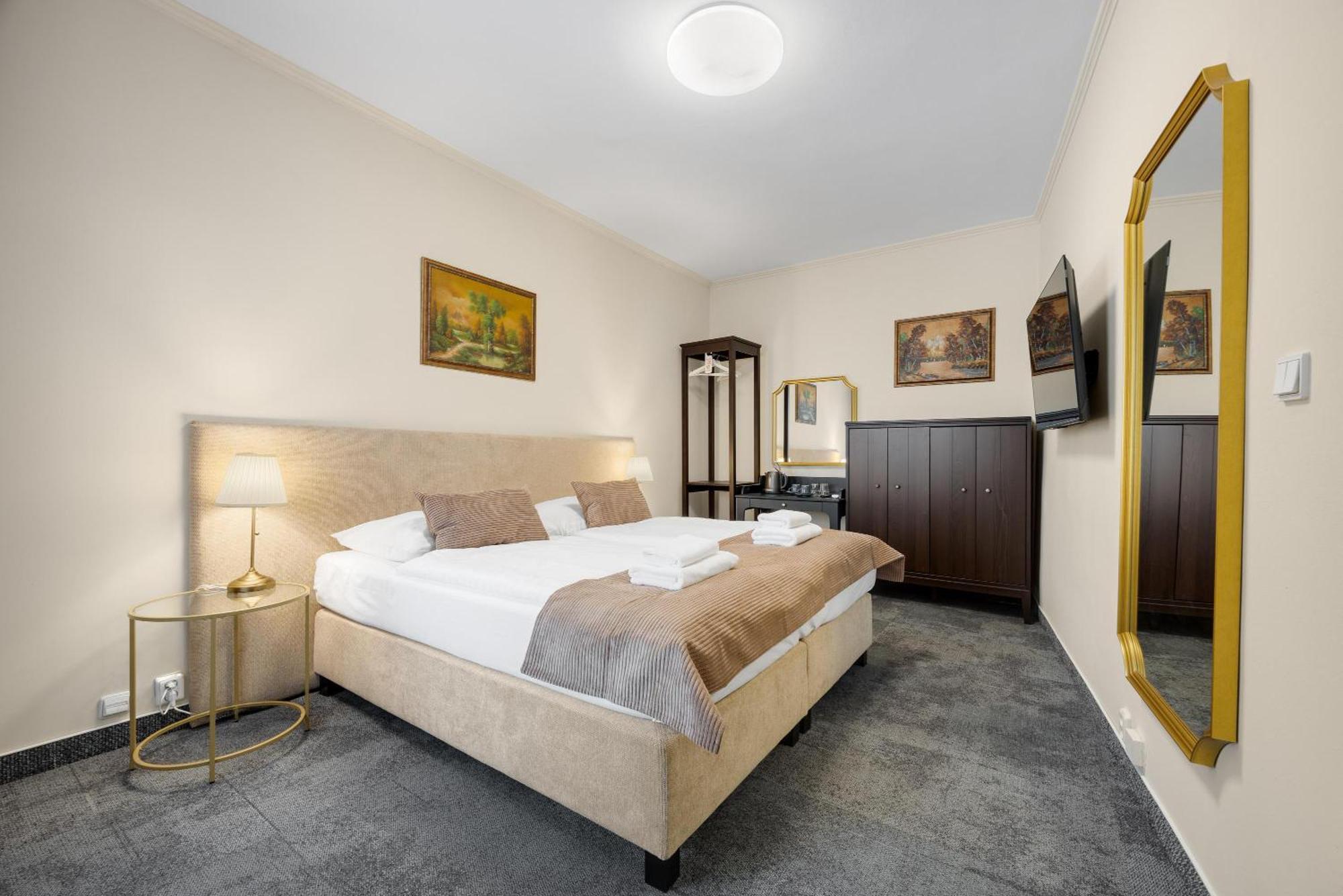 Hotel Reverie - Dependance, Check-In At Metropolitan Star ブラチスラヴァ エクステリア 写真